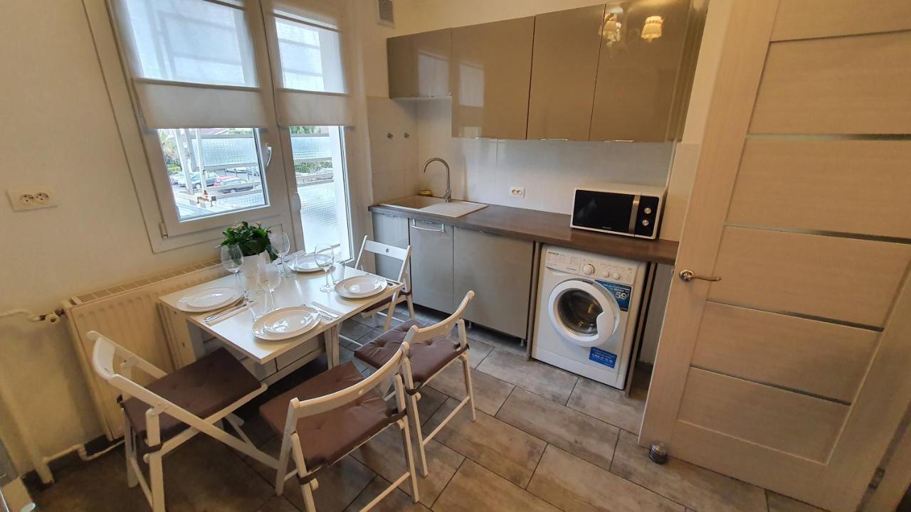 Appartement Avec Parking Gratuit Proche De Village De Marque Bourgoin-Jallieu Exterior photo