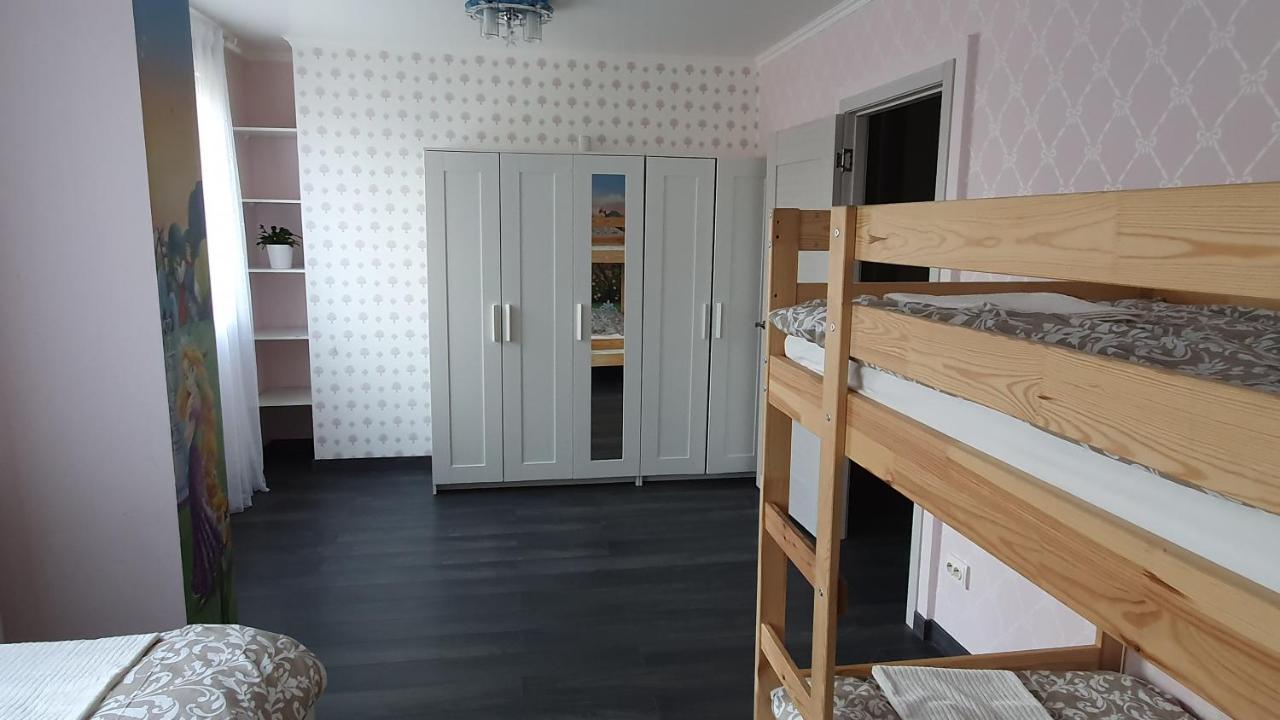 Appartement Avec Parking Gratuit Proche De Village De Marque Bourgoin-Jallieu Exterior photo